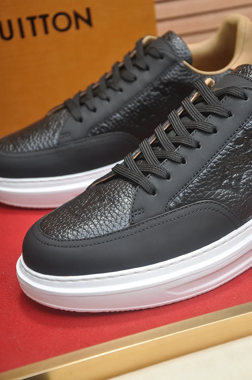 Men's men's shoes 💰640💶Original development, quality shipping, welcome to compare - LV sneaker series sports shoes introduce the loose silhouette of the ready-to-wear series into the spring and summer men's wear shows and make an eye-catching appearance. The cow leather upper is combined with rough fabric laces, and colorful beading highlights the brand's classic elements. LV letters mark the tongue and Monogram floral outsole. Mixed materials Made of top-grain cowhide, thick shoelace design, large Monogram print on the side, mesh lining and cotton feet, the comfort is as extreme as ever, premium heritage, quality first, worth owning! Size: Men’s 38-45 (45 is custom-made and cannot be returned or exchanged)